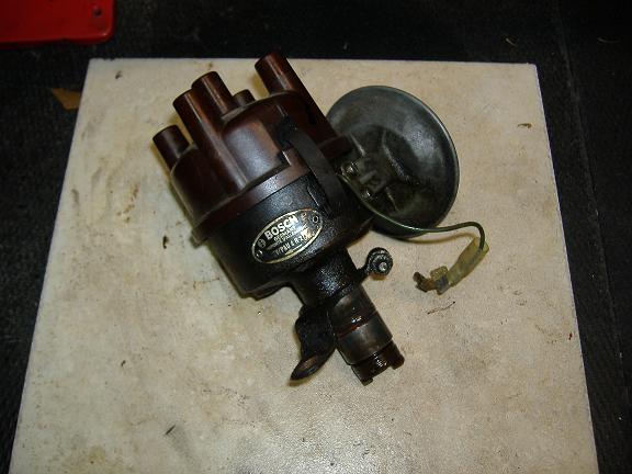 Bosch Distributor with Bakelite Cap.JPG